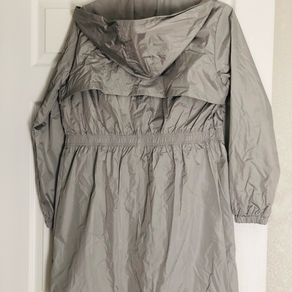 Windbreaker - Picture 2 of 6